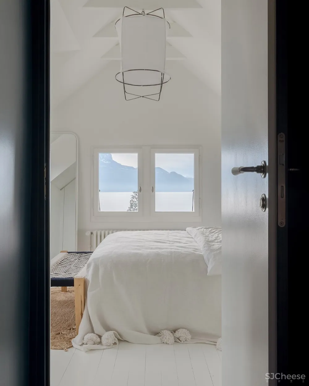 首发 | 布里斯森事务所更新了瑞士“混合”住宅与蓝色橱柜 
<span style="position: relative; bottom: 2px; display: inline-block; vertical-align: middle; margin-left: 8px; width: 20px; height: 20px; background: #ffd914; text-align: center; font-size: 14px; border-radius: 3px;">首</span>