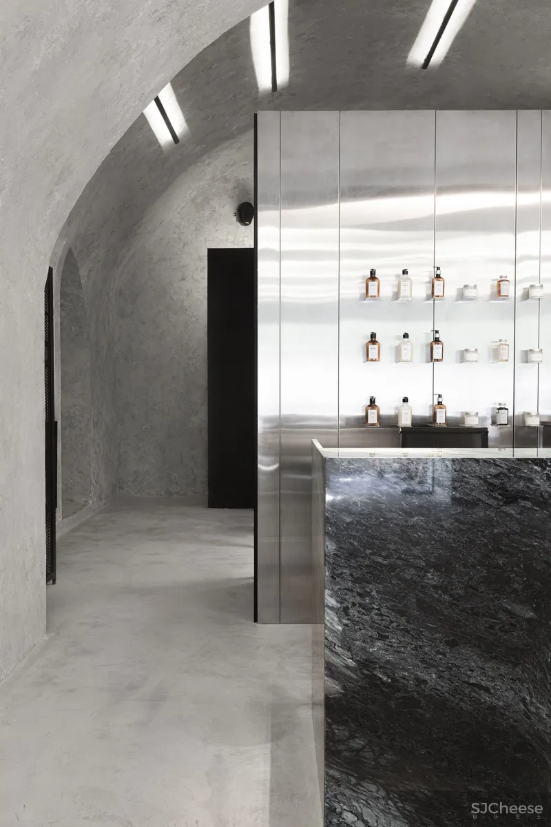 Sivak+Partners | 乌克兰KULT极简主义理发店