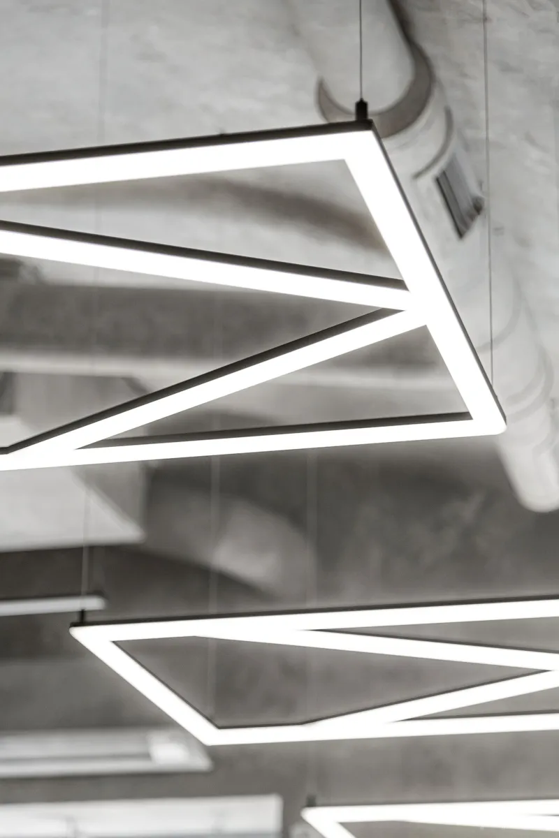 Sivak+Partners | 乌克兰KULT极简主义理发店