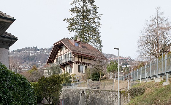 首发 | 布里斯森事务所更新了瑞士“混合”住宅与蓝色橱柜 
<span style="position: relative; bottom: 2px; display: inline-block; vertical-align: middle; margin-left: 8px; width: 20px; height: 20px; background: #ffd914; text-align: center; font-size: 14px; border-radius: 3px;">首</span>