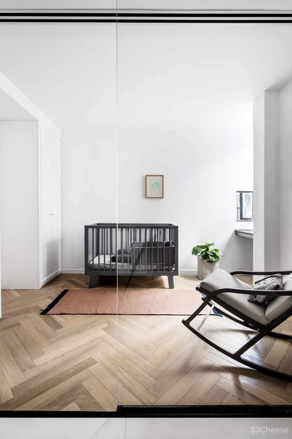 首发 | Maayan Zusman为一对高大的运动型夫妇翻新特拉维夫公寓