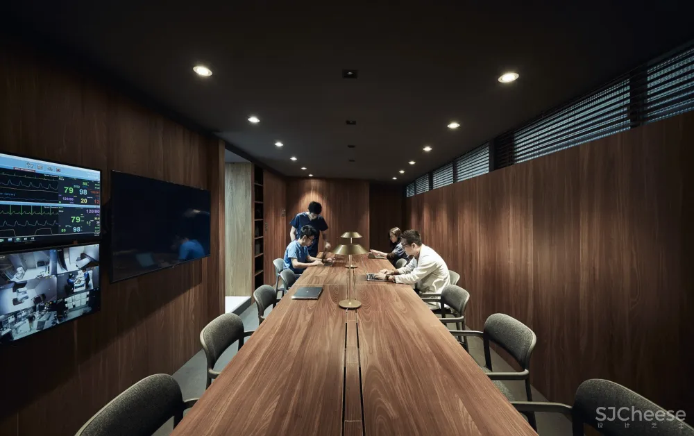 带毛孩去洞窟看医生！唤醒动物原始记忆的新型态医院 觉知造所