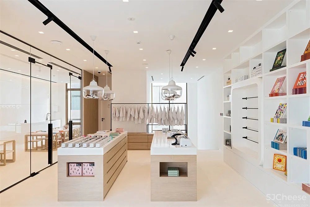 Sneha Divias Atelier | 迪拜白熊儿童餐厅设计