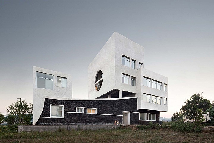 家宅，多代同堂 / 王旭潭 
<span style="position: relative; bottom: 2px; display: inline-block; vertical-align: middle; margin-left: 8px; width: 20px; height: 20px; background: #ffd914; text-align: center; font-size: 14px; border-radius: 3px;">首</span>