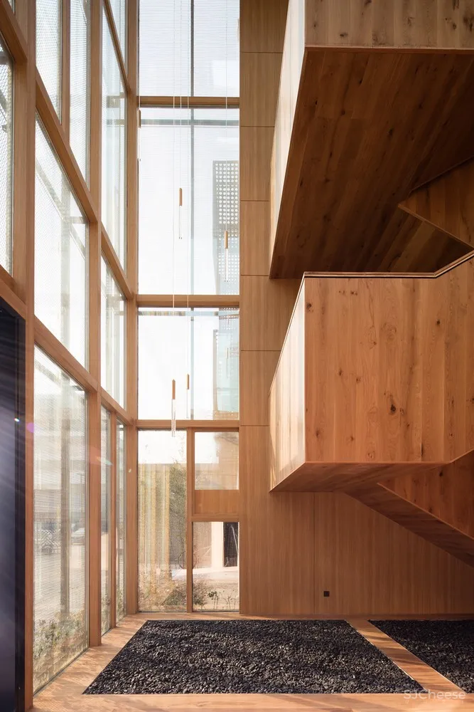 住宅 | Atelier DL设计,星夜与向日葵厅 
<span style="position: relative; bottom: 2px; display: inline-block; vertical-align: middle; margin-left: 8px; width: 20px; height: 20px; background: #ffd914; text-align: center; font-size: 14px; border-radius: 3px;">首</span>