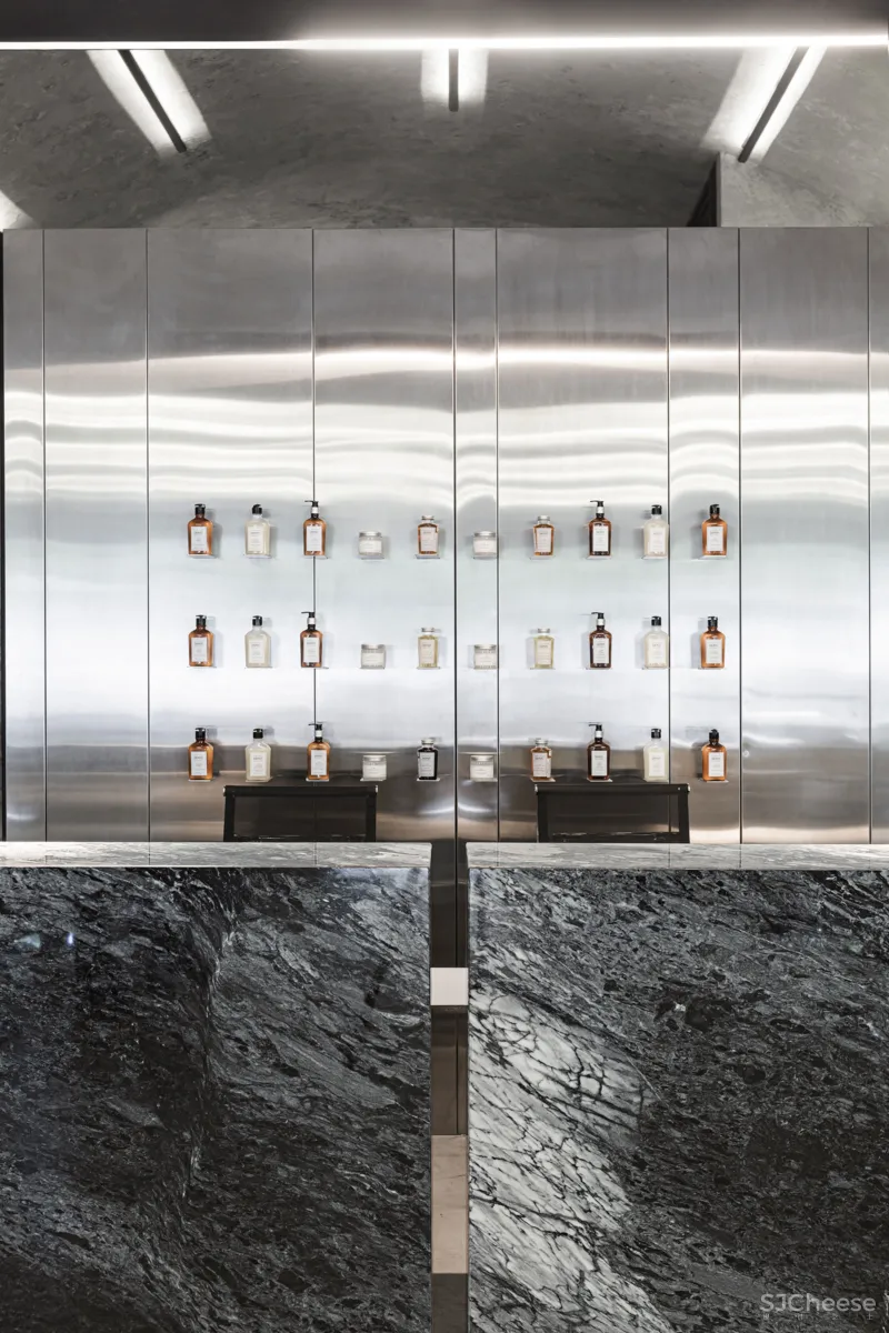 Sivak+Partners | 乌克兰KULT极简主义理发店