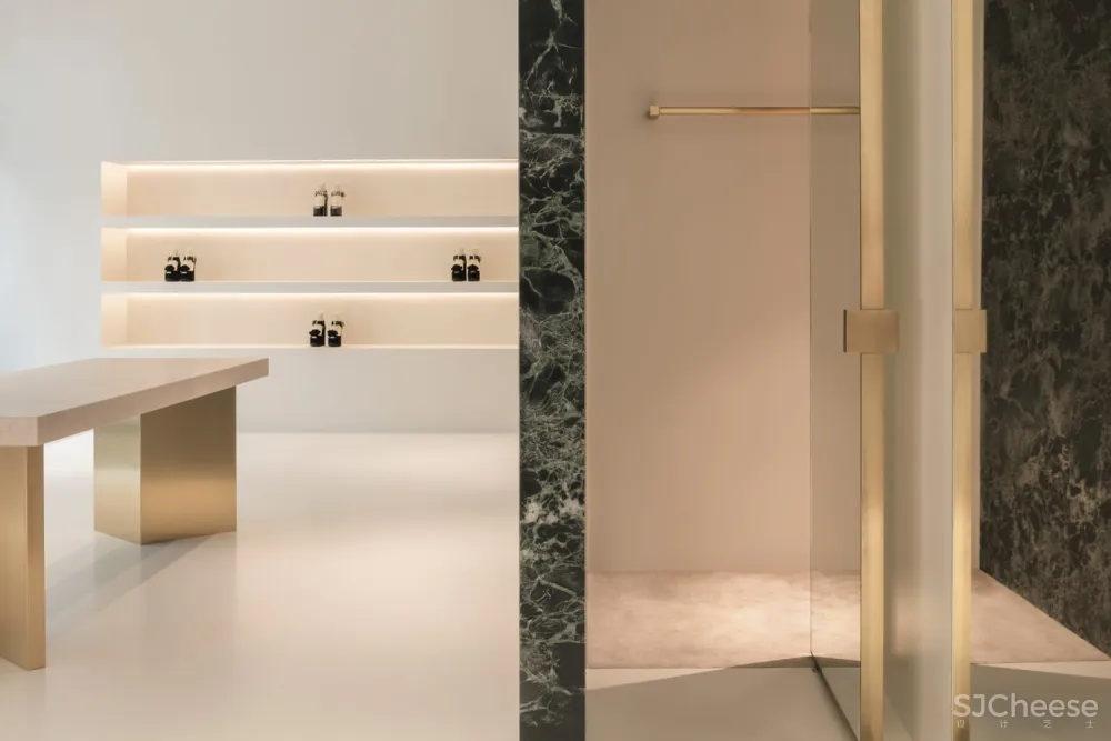 首发 | BERNARD DUBOIS设计,FIRST巴黎时装店