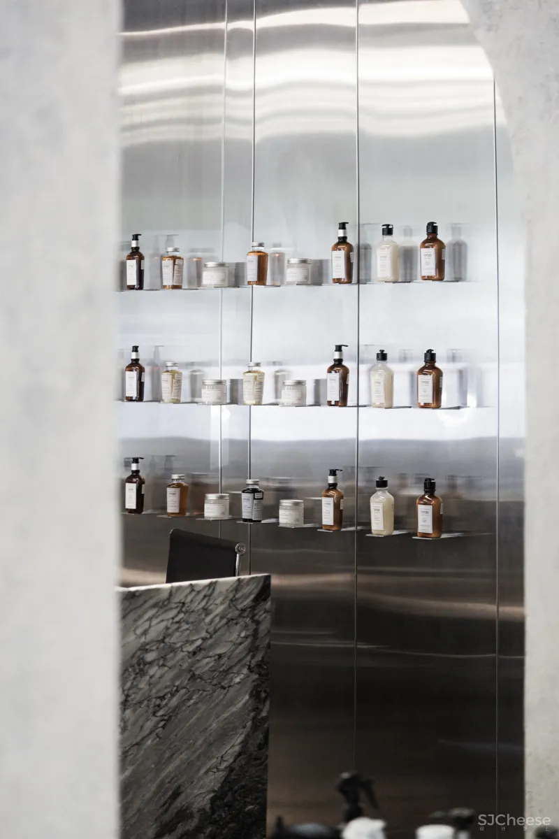 Sivak+Partners | 乌克兰KULT极简主义理发店