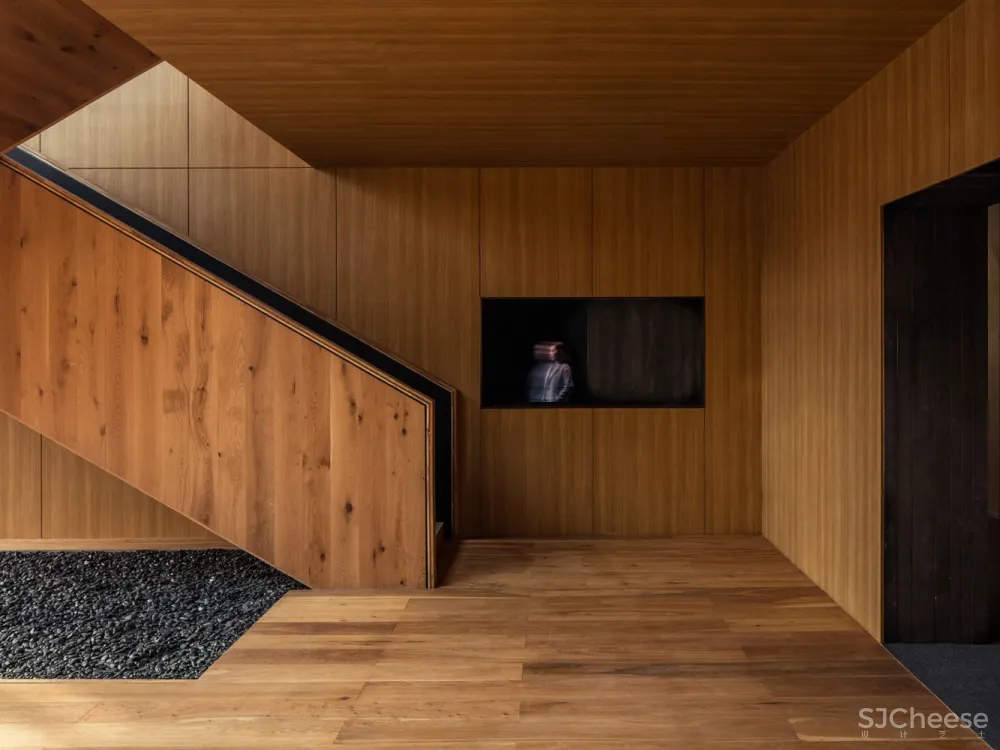 住宅 | Atelier DL设计,星夜与向日葵厅 
<span style="position: relative; bottom: 2px; display: inline-block; vertical-align: middle; margin-left: 8px; width: 20px; height: 20px; background: #ffd914; text-align: center; font-size: 14px; border-radius: 3px;">首</span>