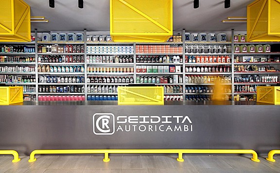 新作 | PuccioCollodoro Architetti:意大利 C.R. Service汽车配件商店