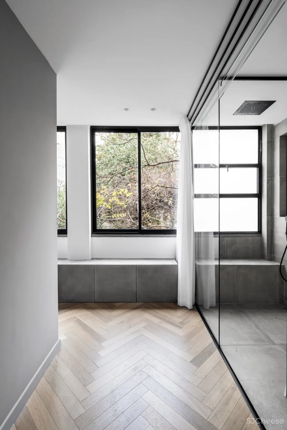 首发 | Maayan Zusman为一对高大的运动型夫妇翻新特拉维夫公寓