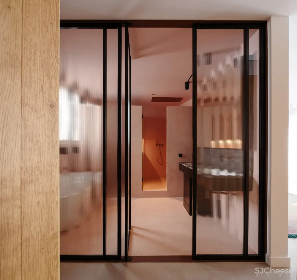 首发 | Raúl Sanchez建筑师剥离巴塞罗那公寓,展示建筑细节