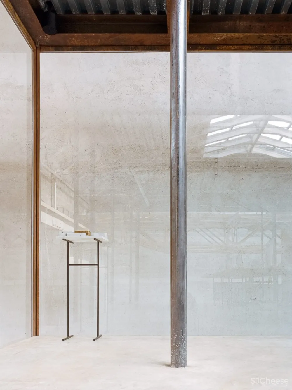 首发 | AMAA建筑公司自己的办公室设在意大利阿尔兹尼亚诺的一个旧工厂内