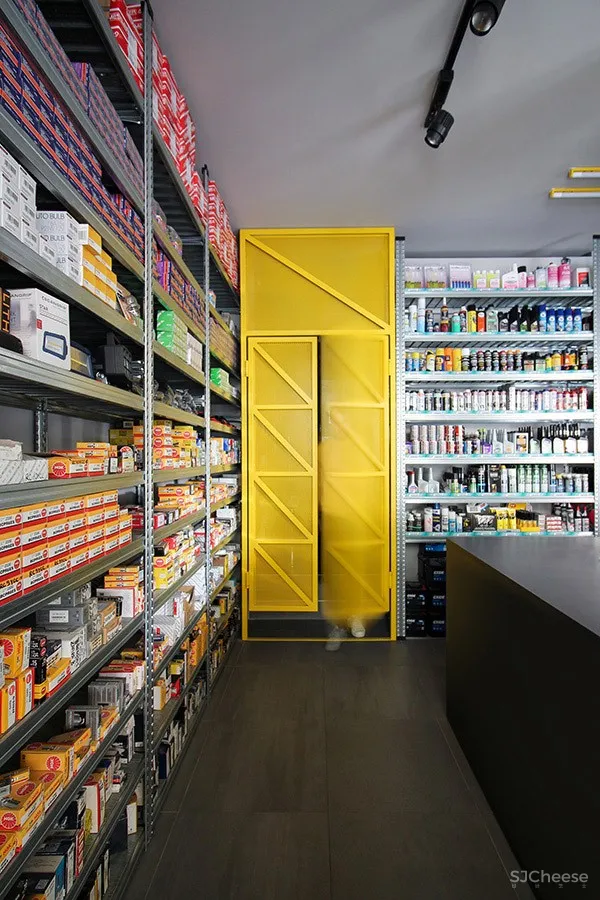 新作 | PuccioCollodoro Architetti:意大利 C.R. Service汽车配件商店