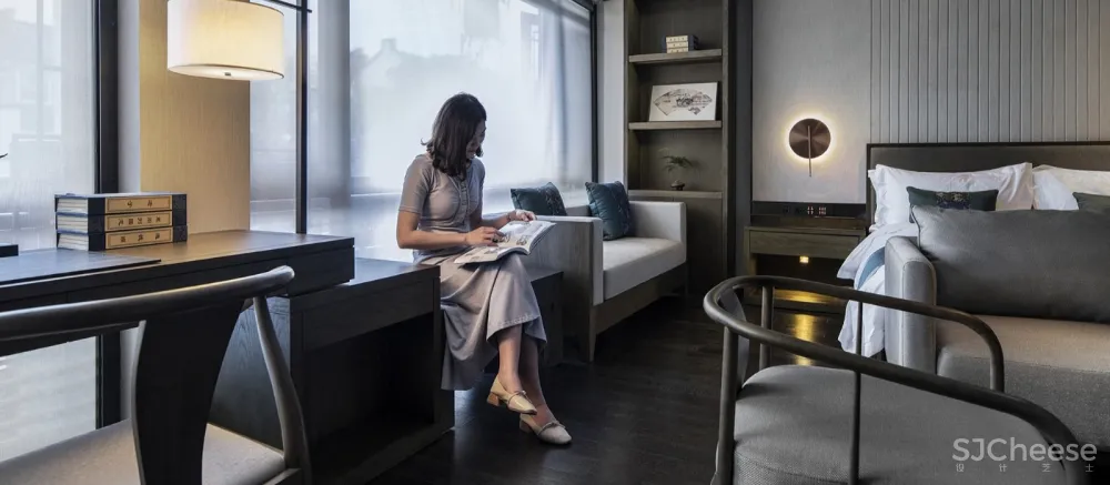 集美组丨南京夜泊秦淮南都会酒店丨临岸听桨，枕水而息