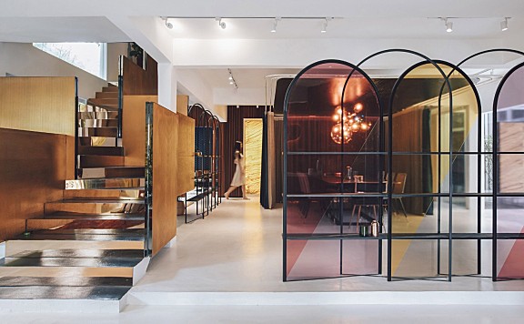 首发 | 吉隆坡郊区街道上,S/LAB10隐藏在金色折叠立面后面的办公室