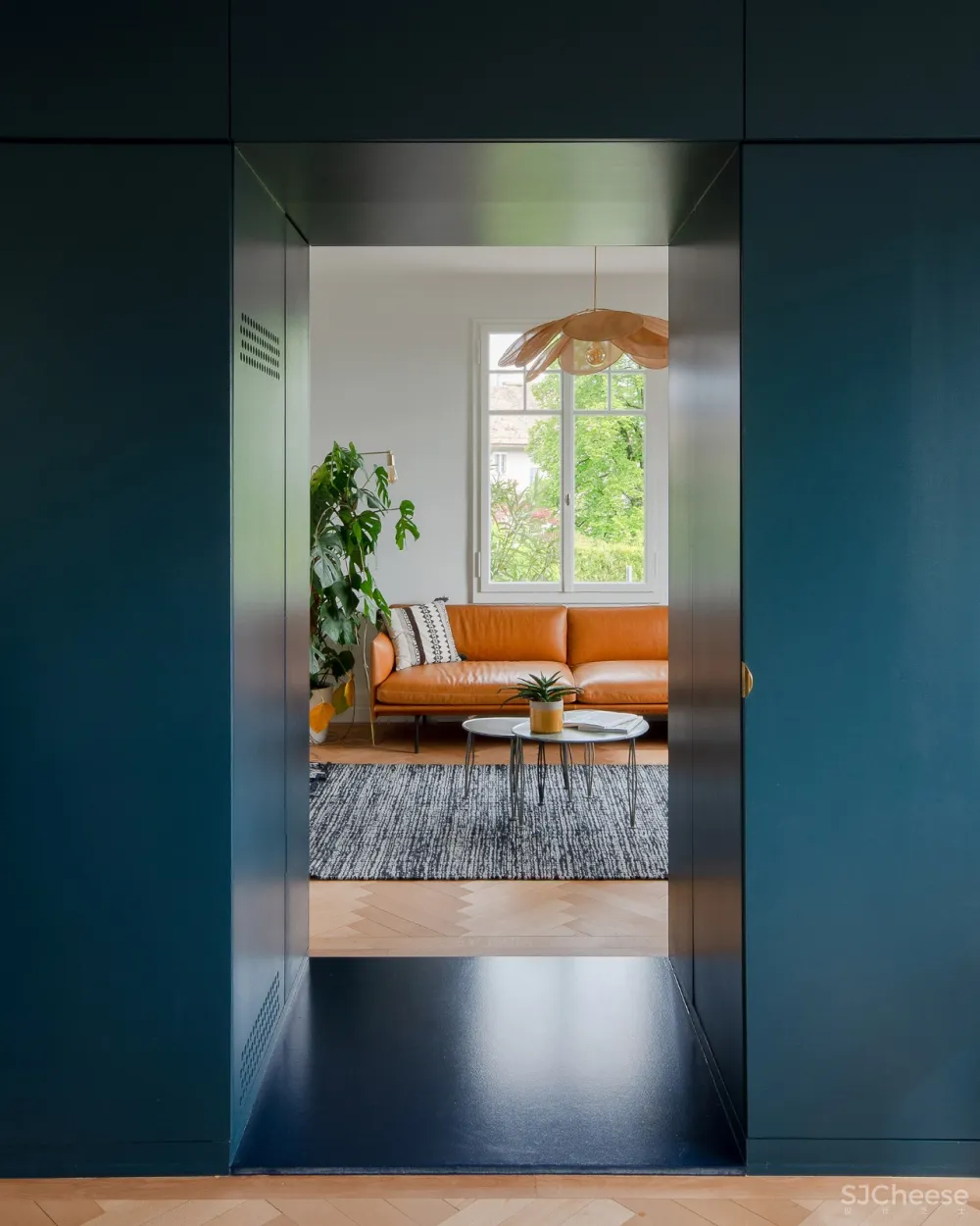 首发 | 布里斯森事务所更新了瑞士“混合”住宅与蓝色橱柜 
<span style="position: relative; bottom: 2px; display: inline-block; vertical-align: middle; margin-left: 8px; width: 20px; height: 20px; background: #ffd914; text-align: center; font-size: 14px; border-radius: 3px;">首</span>