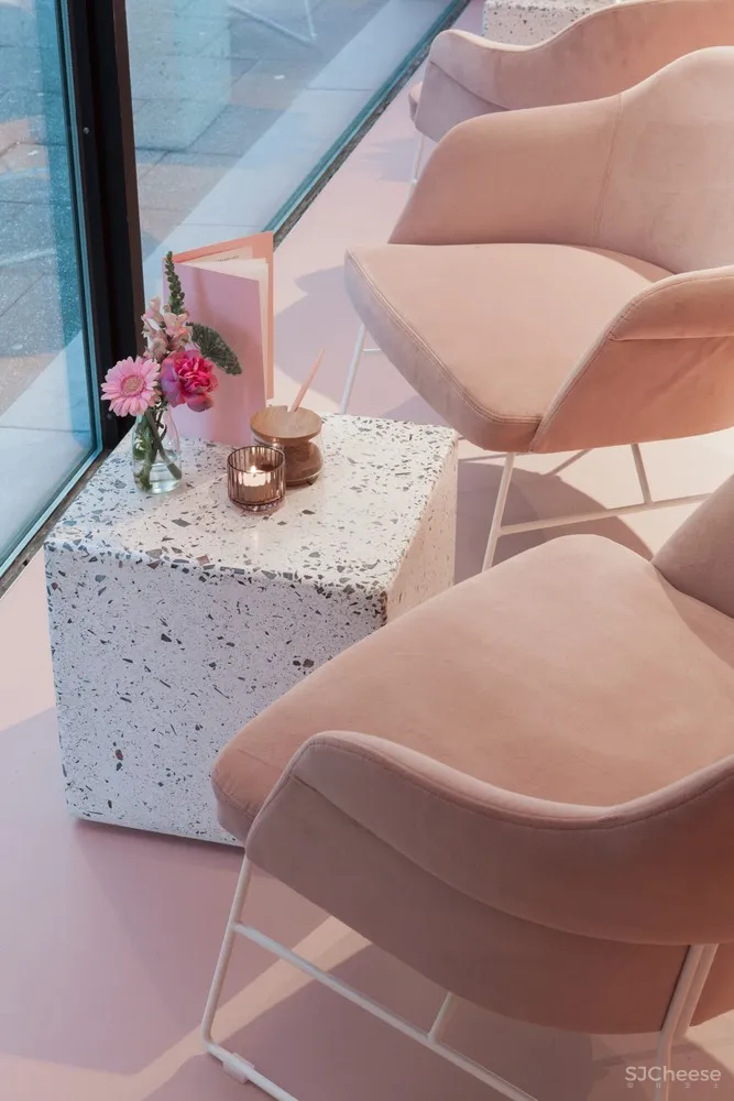 首发 | WeWantMore:Mooy 化妆品店