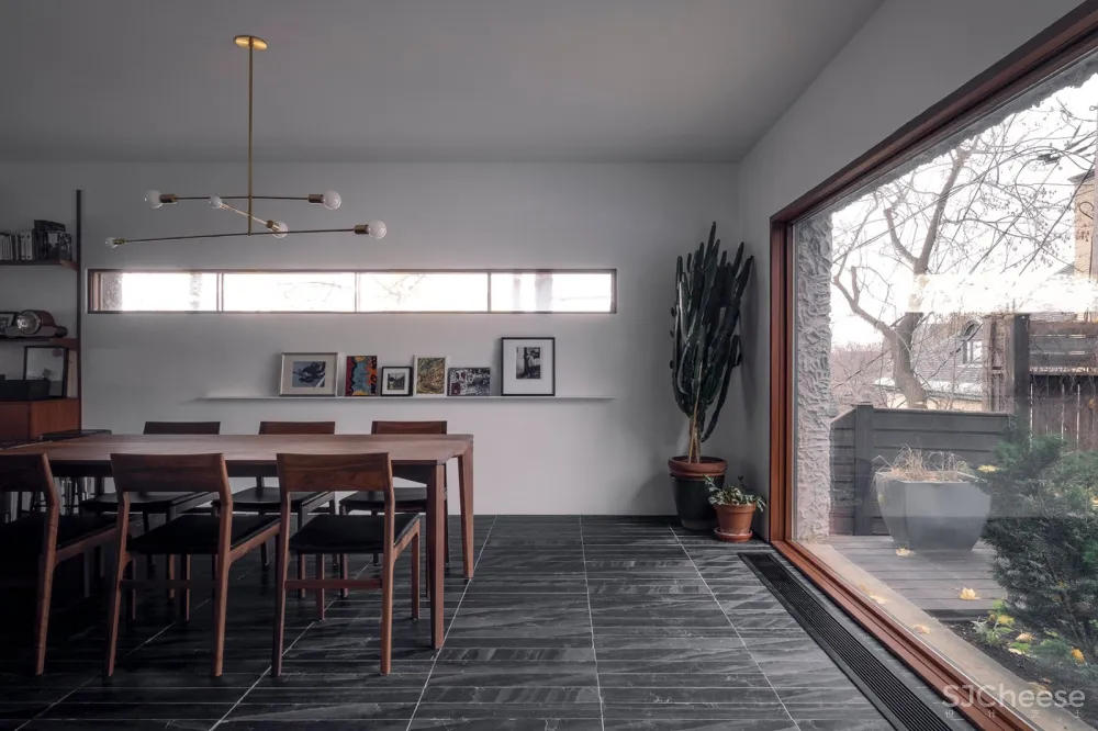 岩石住宅,加拿大 / APPAREIL Architecture 
<span style="position: relative; bottom: 2px; display: inline-block; vertical-align: middle; margin-left: 8px; width: 20px; height: 20px; background: #ffd914; text-align: center; font-size: 14px; border-radius: 3px;">首</span>