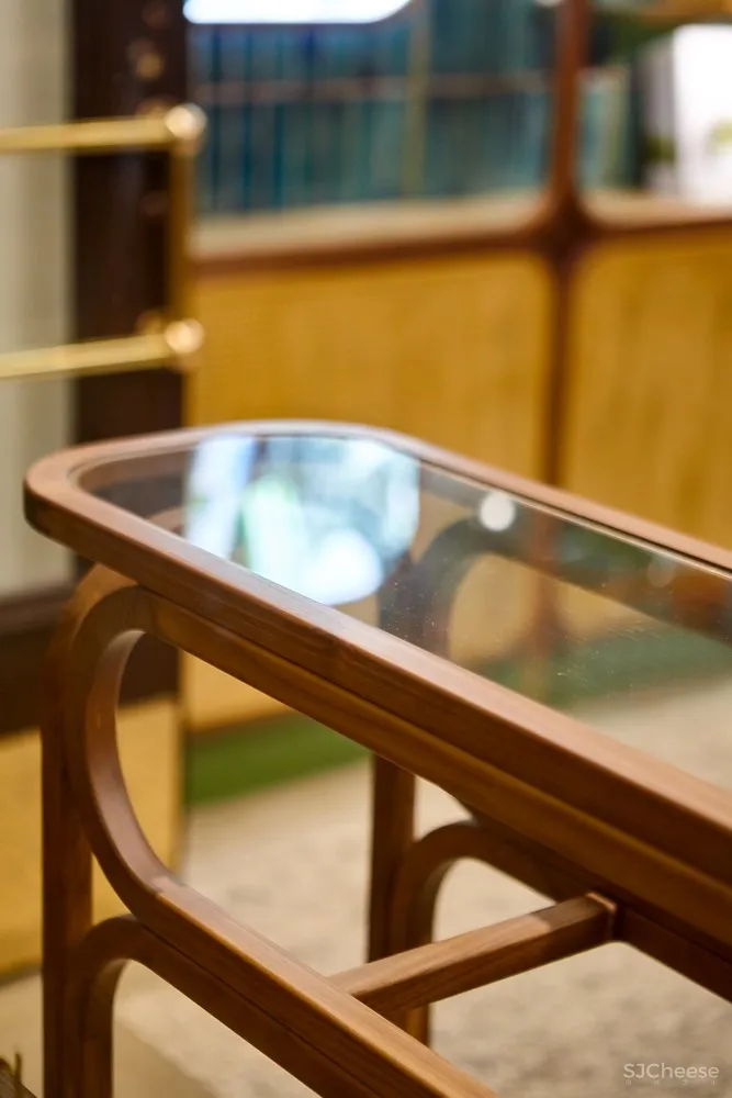 首发 | Kilogram Studio：古董车厢弧形商店