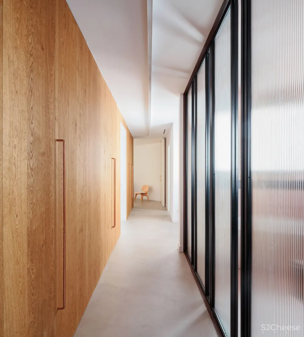 首发 | Raúl Sanchez建筑师剥离巴塞罗那公寓,展示建筑细节