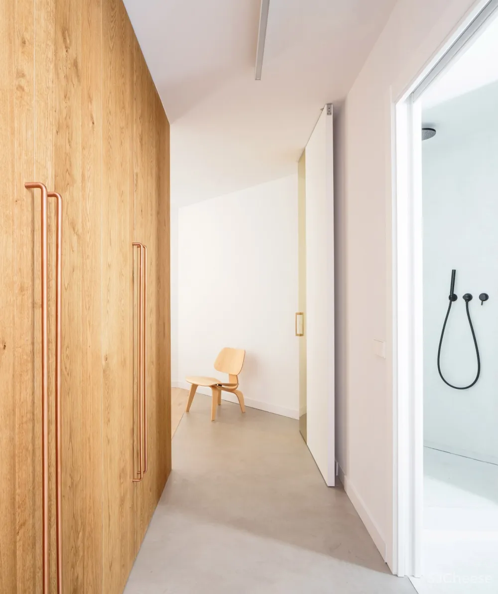 首发 | Raúl Sanchez建筑师剥离巴塞罗那公寓,展示建筑细节