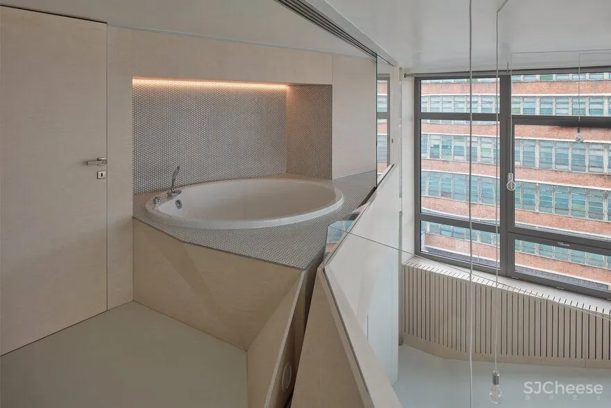 Loft 32,Zlin具有抽象的组成与工业方面 
<span style="position: relative; bottom: 2px; display: inline-block; vertical-align: middle; margin-left: 8px; width: 20px; height: 20px; background: #ffd914; text-align: center; font-size: 14px; border-radius: 3px;">首</span>