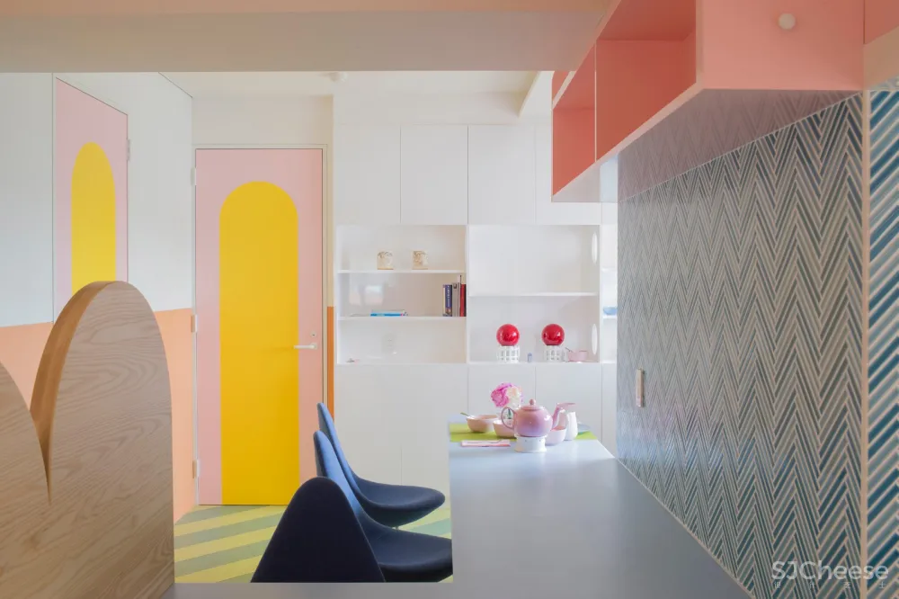 首发 | Adam Nathaniel Furman,在这间日本公寓里,色彩斑斓的粉彩随处可见