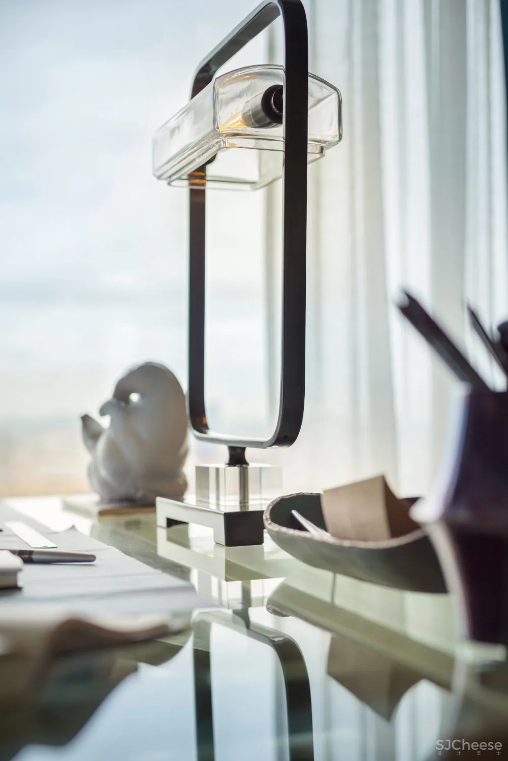 达文设计 | 深圳半岛城邦顶层复式:用艺术定义一座时代豪宅坐标 
<span style="position: relative; bottom: 2px; display: inline-block; vertical-align: middle; margin-left: 8px; width: 20px; height: 20px; background: #ffd914; text-align: center; font-size: 14px; border-radius: 3px;">首</span>