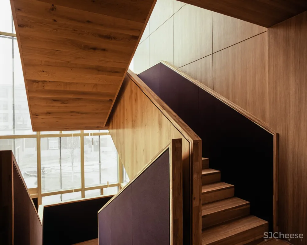 住宅 | Atelier DL设计,星夜与向日葵厅 
<span style="position: relative; bottom: 2px; display: inline-block; vertical-align: middle; margin-left: 8px; width: 20px; height: 20px; background: #ffd914; text-align: center; font-size: 14px; border-radius: 3px;">首</span>