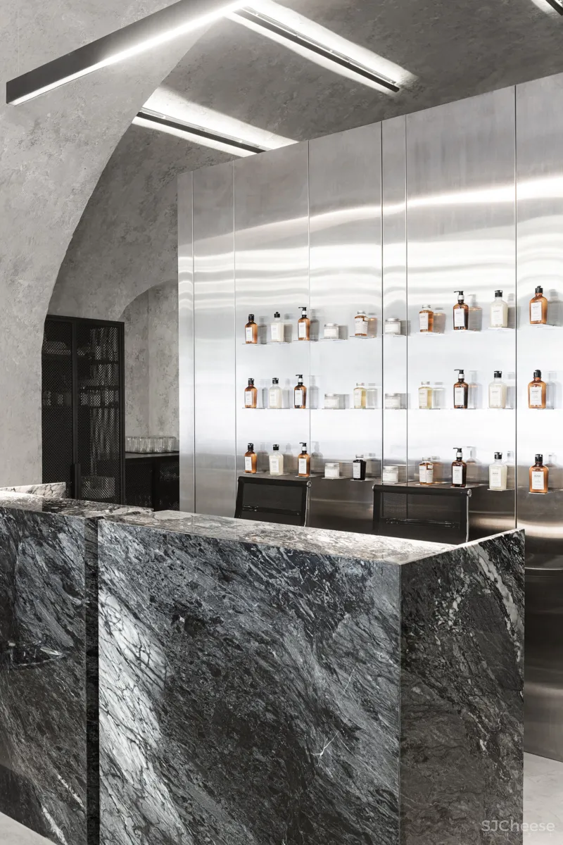 Sivak+Partners | 乌克兰KULT极简主义理发店