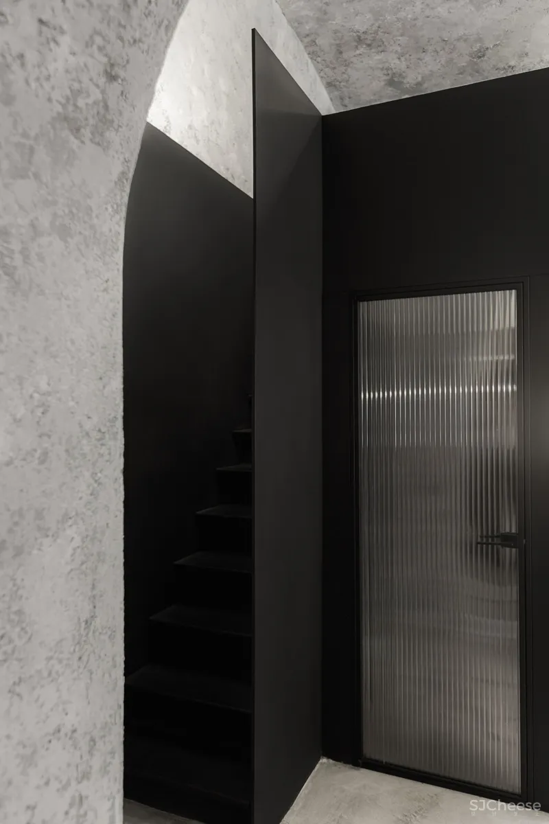 Sivak+Partners | 乌克兰KULT极简主义理发店