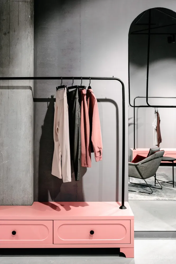 首发 | Angelina Malysheva:粉色工业女装精品店 Courage Store