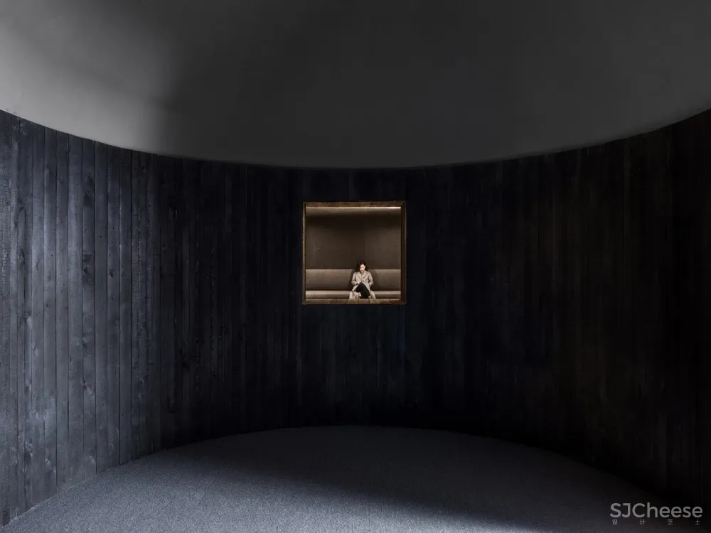 住宅 | Atelier DL设计,星夜与向日葵厅 
<span style="position: relative; bottom: 2px; display: inline-block; vertical-align: middle; margin-left: 8px; width: 20px; height: 20px; background: #ffd914; text-align: center; font-size: 14px; border-radius: 3px;">首</span>