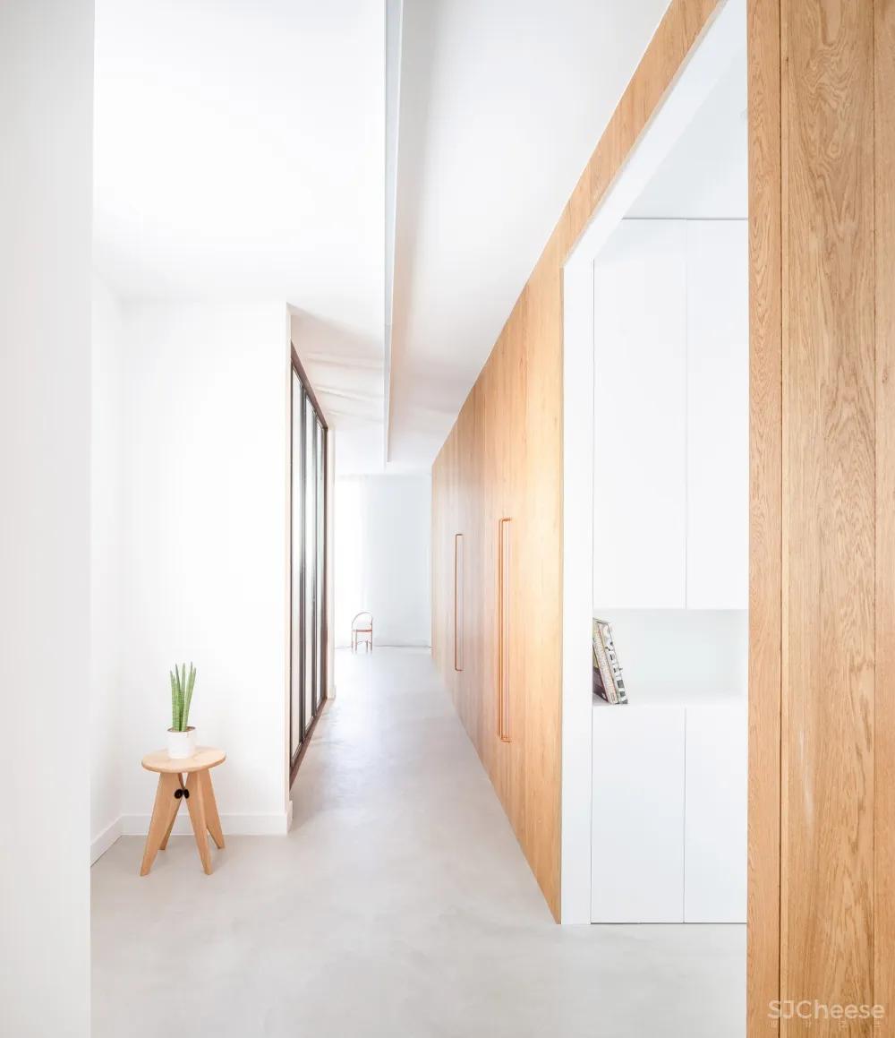 首发 | Raúl Sanchez建筑师剥离巴塞罗那公寓,展示建筑细节