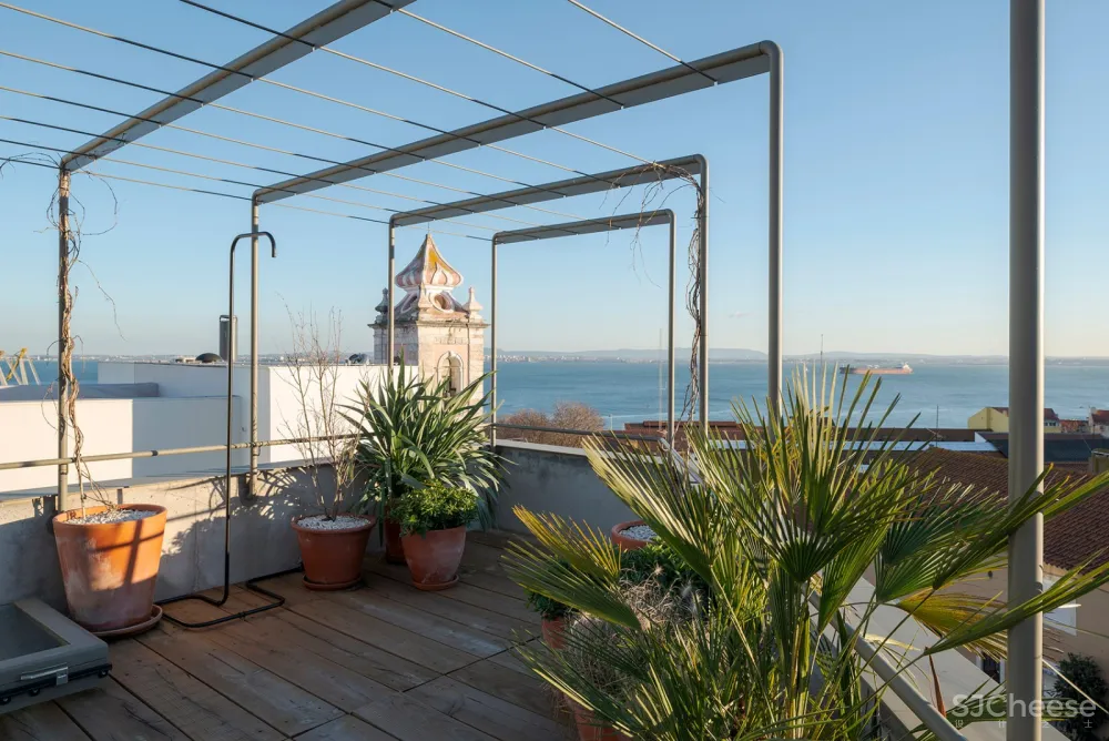 三角形住宅,里斯本 / STUDIO_LPP 
<span style="position: relative; bottom: 2px; display: inline-block; vertical-align: middle; margin-left: 8px; width: 20px; height: 20px; background: #ffd914; text-align: center; font-size: 14px; border-radius: 3px;">首</span>