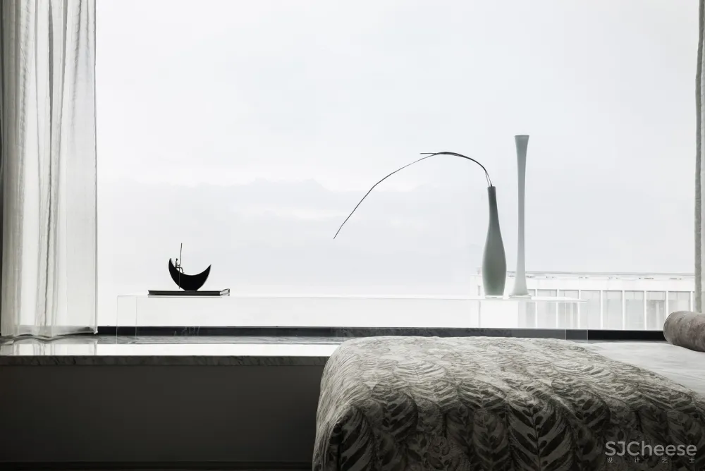 达文设计 | 深圳半岛城邦顶层复式:用艺术定义一座时代豪宅坐标 
<span style="position: relative; bottom: 2px; display: inline-block; vertical-align: middle; margin-left: 8px; width: 20px; height: 20px; background: #ffd914; text-align: center; font-size: 14px; border-radius: 3px;">首</span>