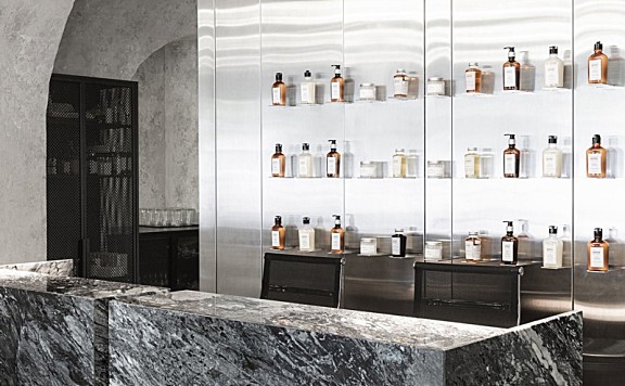 首发 | 乌克兰Kult理发工作室,致力于男性修饰的空间的审美转变