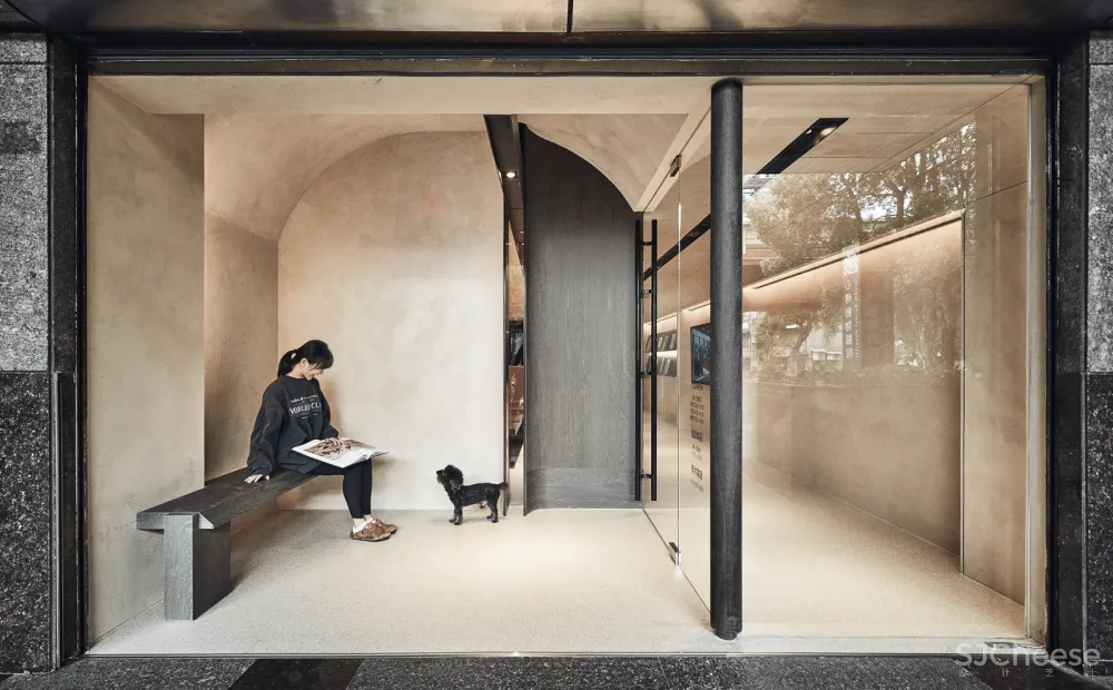 带毛孩去洞窟看医生！唤醒动物原始记忆的新型态医院 觉知造所