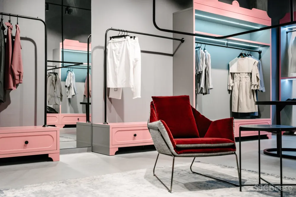 首发 | Angelina Malysheva:粉色工业女装精品店 Courage Store