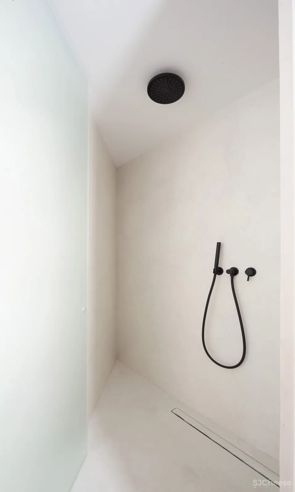 首发 | Raúl Sanchez建筑师剥离巴塞罗那公寓,展示建筑细节