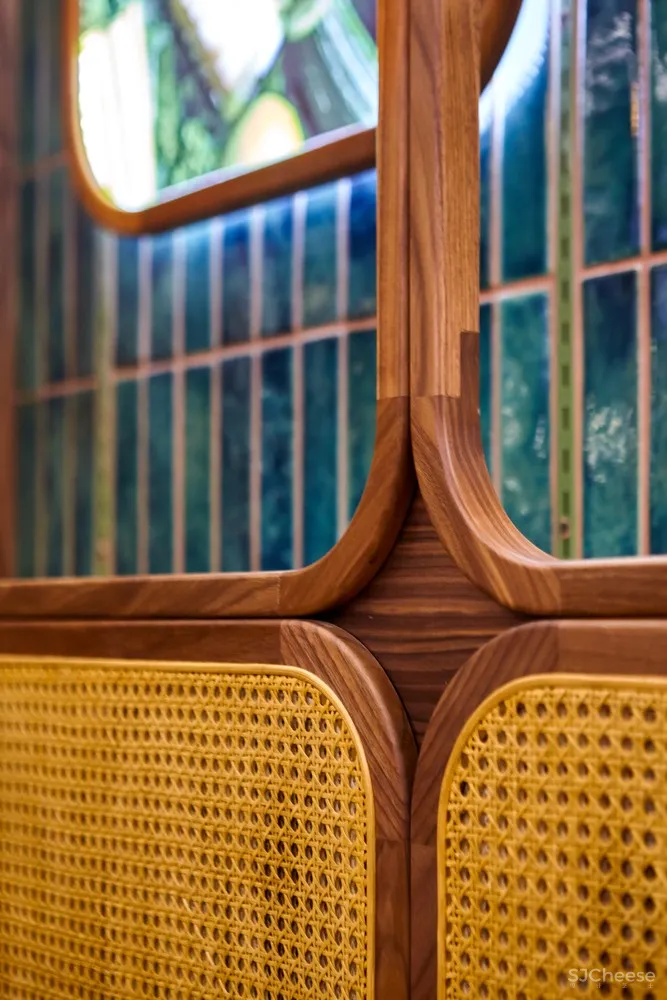 首发 | Kilogram Studio：古董车厢弧形商店