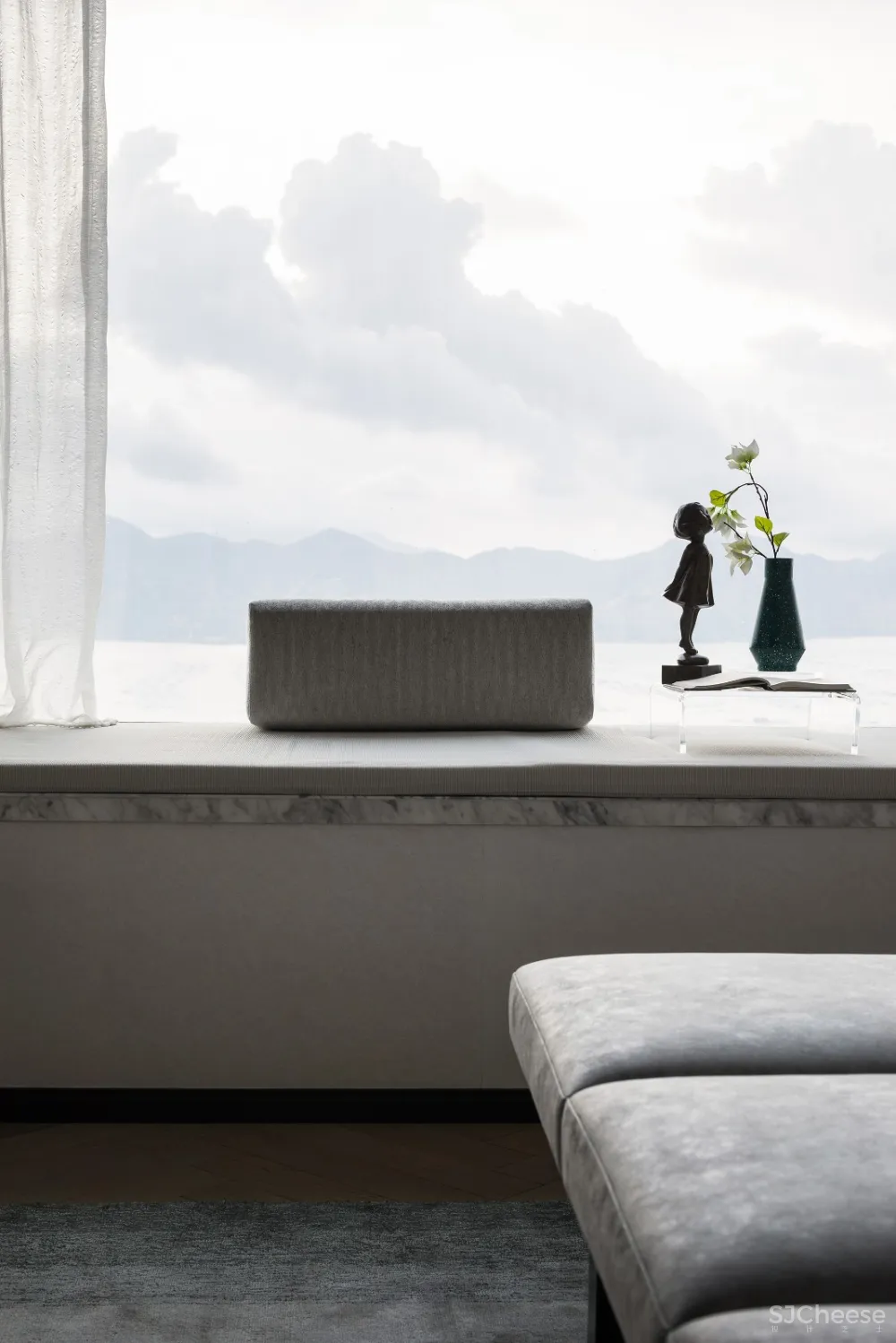 达文设计 | 深圳半岛城邦顶层复式:用艺术定义一座时代豪宅坐标 
<span style="position: relative; bottom: 2px; display: inline-block; vertical-align: middle; margin-left: 8px; width: 20px; height: 20px; background: #ffd914; text-align: center; font-size: 14px; border-radius: 3px;">首</span>