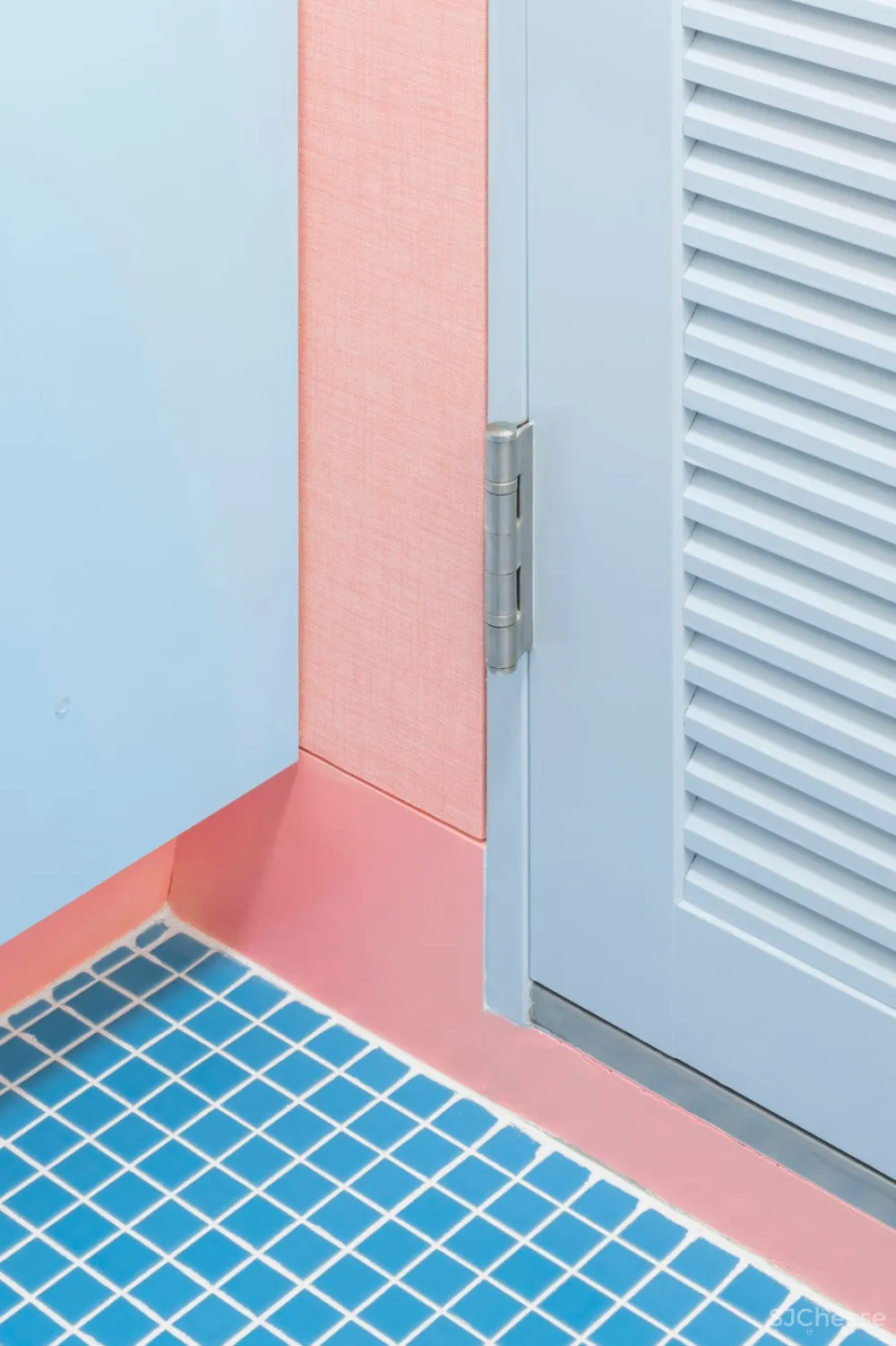 首发 | Adam Nathaniel Furman,在这间日本公寓里,色彩斑斓的粉彩随处可见