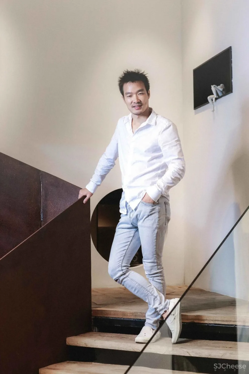 闹市中的木系SPA