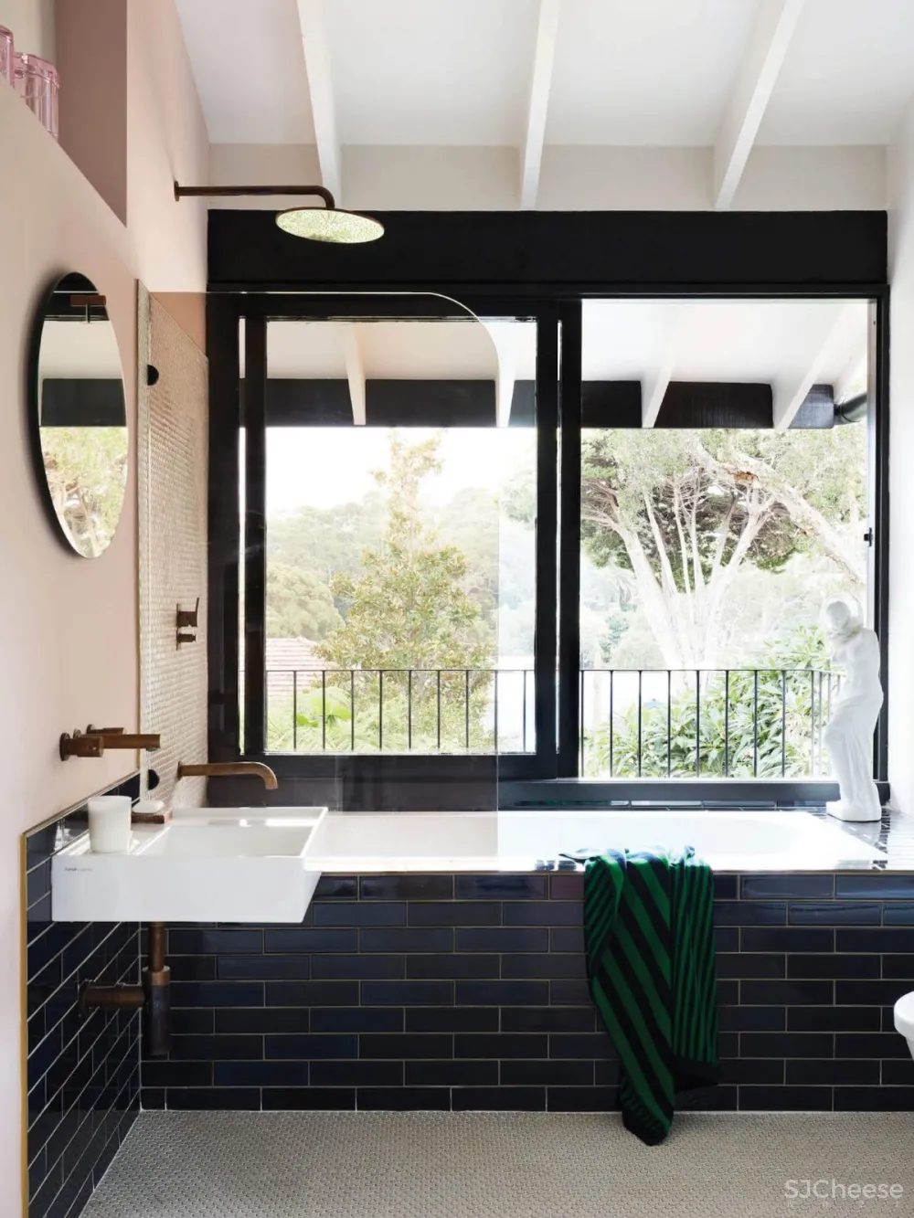 首发 | Amber Road设计工作室,Polychrome House住宅 
<span style="position: relative; bottom: 2px; display: inline-block; vertical-align: middle; margin-left: 8px; width: 20px; height: 20px; background: #ffd914; text-align: center; font-size: 14px; border-radius: 3px;">首</span>