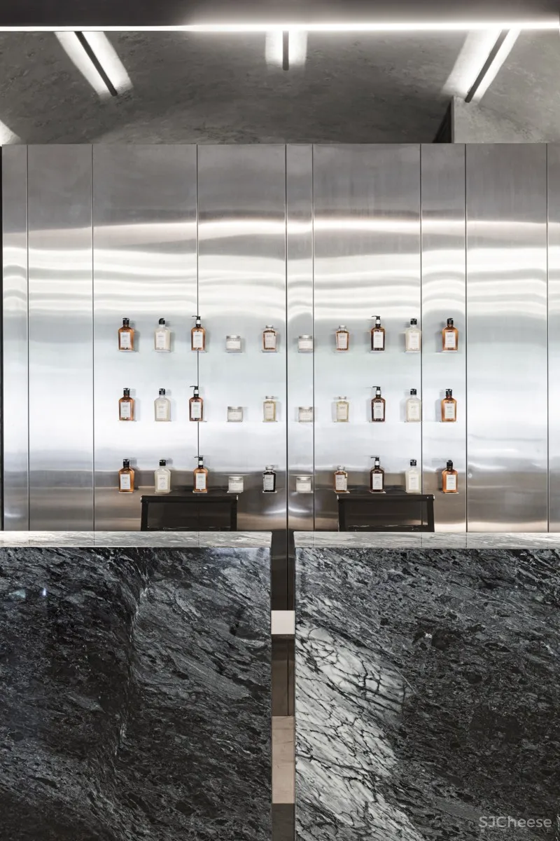 首发 | 乌克兰Kult理发工作室,致力于男性修饰的空间的审美转变