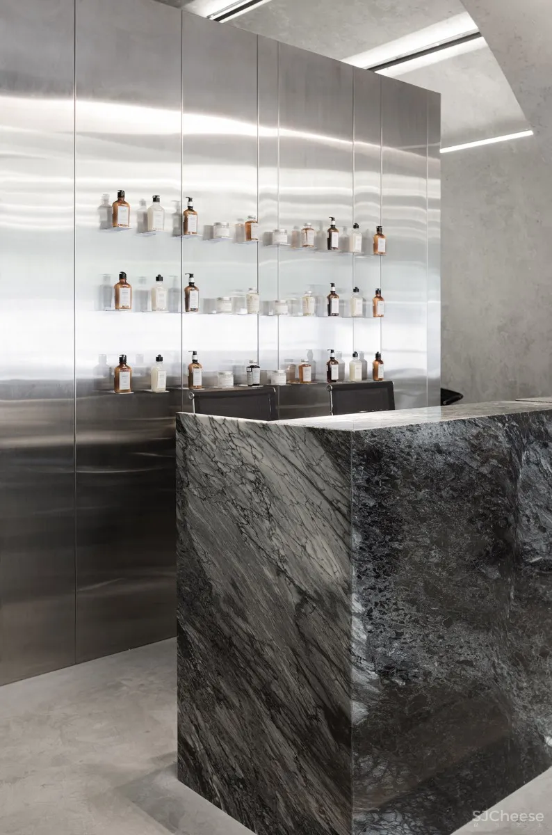 首发 | 乌克兰Kult理发工作室,致力于男性修饰的空间的审美转变