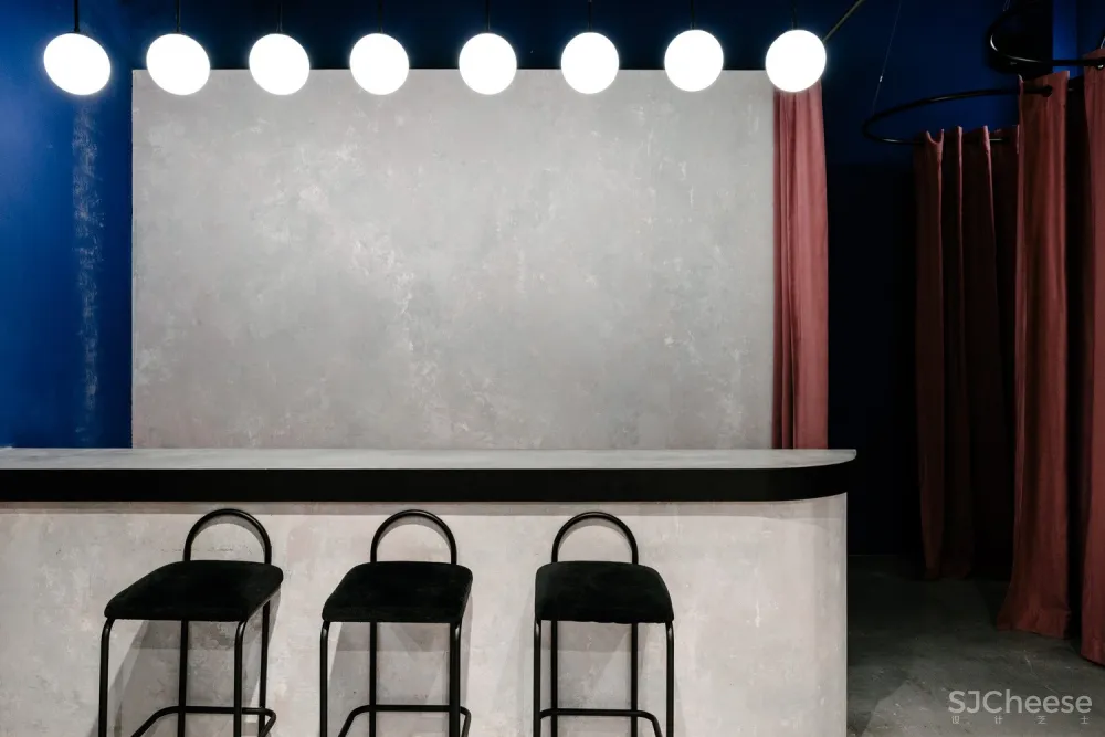 首发 | Angelina Malysheva:粉色工业女装精品店 Courage Store