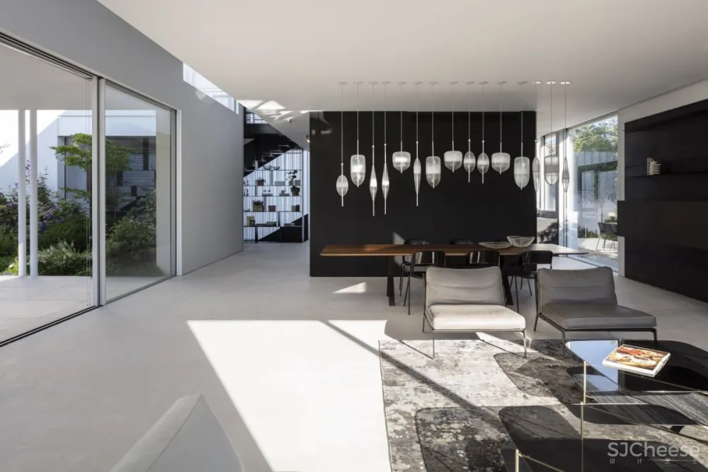 Pitsou Kedem | JLB House , 现代复式建筑